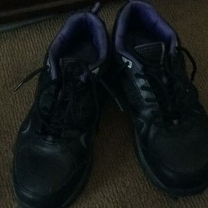 Woman’s steel toe shoes